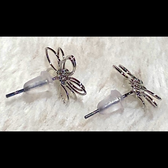 Nadine West Flower Earrings Brand New - Picture 2 of 3